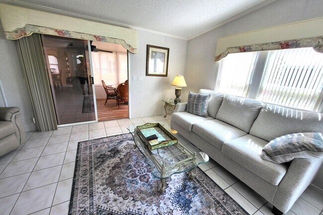 Building Photo - 8403 Delphinium Ct