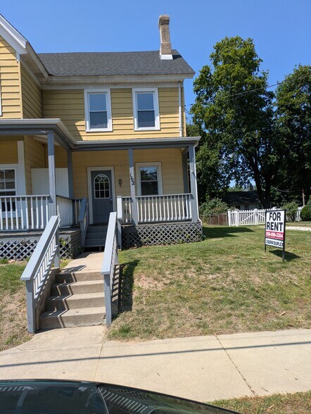 front entrance - 162 S Main St