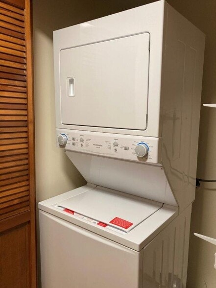 Building Photo - 30 Mansfield Dr