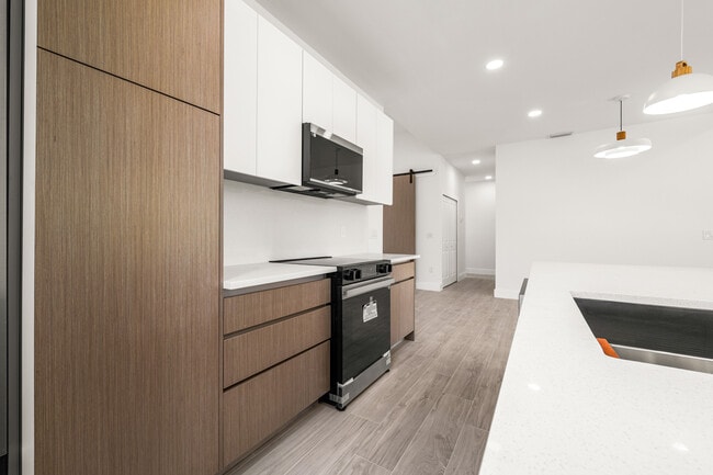 Building Photo - 3203 18th St W