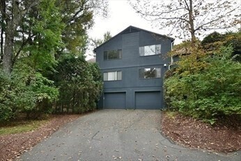 Building Photo - 5 Treetop Park