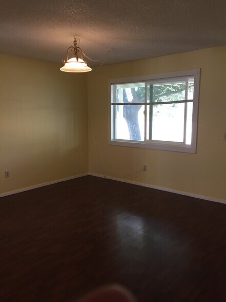 Building Photo - 1033 S 5th St