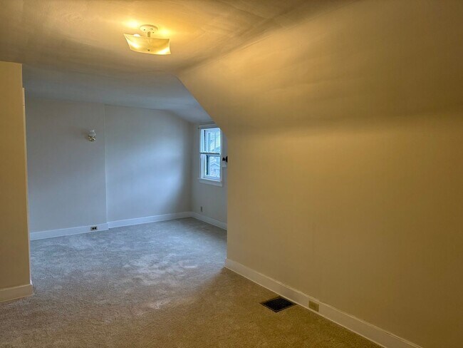 Building Photo - 3590 Outlook Ave