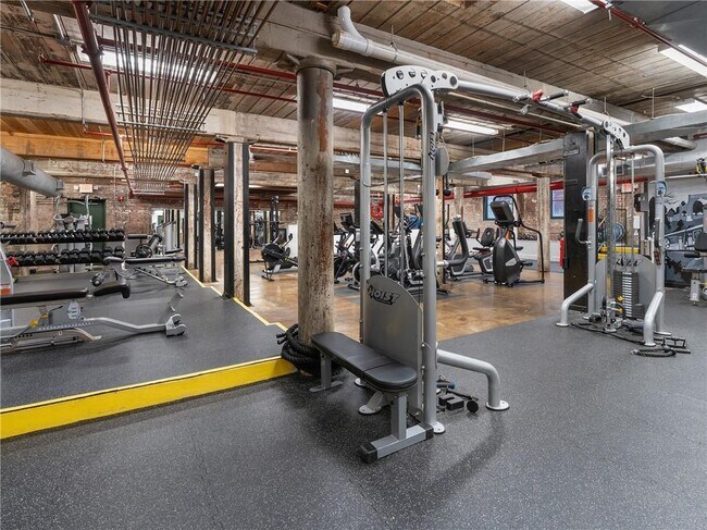 Building Photo - 170 Boulevard NE