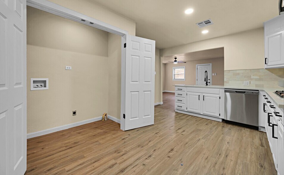 Building Photo - 3225 Edmond Ave