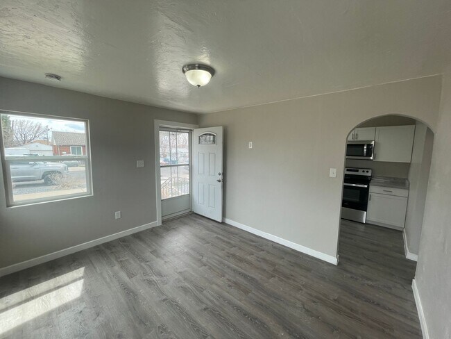 Building Photo - Cozy 2-Bedroom with Modern Updates