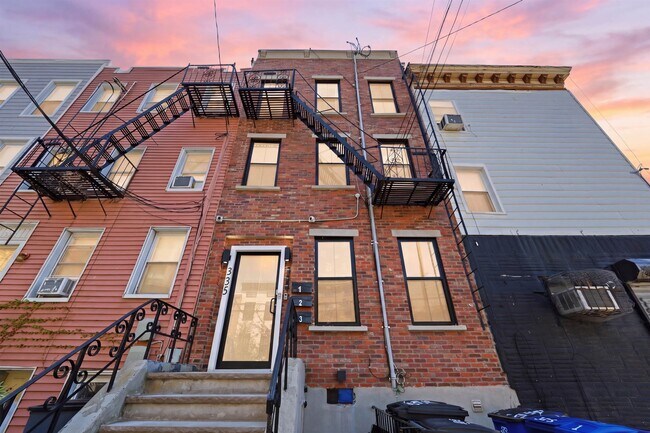 Building Photo - 335 5th St