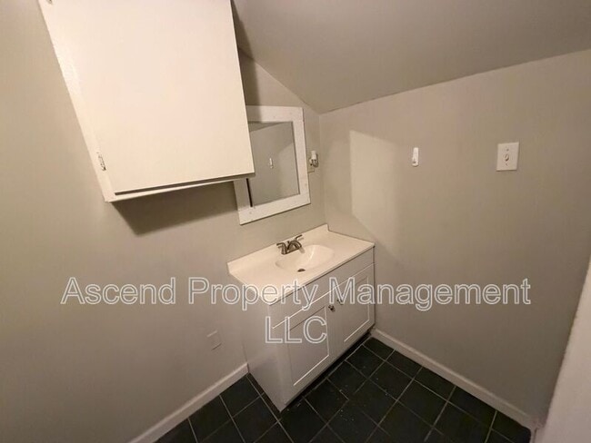 Building Photo - 2111 Chamberlain Ave.