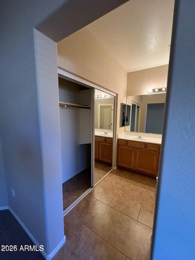 Building Photo - 714 W Spruell Ave