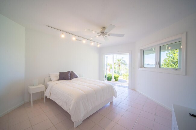 Building Photo - 4000 S Ocean Blvd