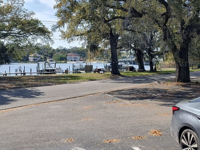 Building Photo - PRICED REDUCED Wonderful 2 Bedroom 1.5 Bathroom condo