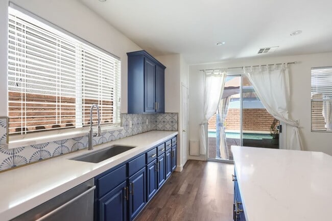 Building Photo - South Summerlin Single Story Pool And Spa Home