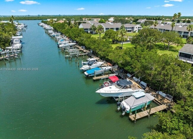 Building Photo - 3207 S Lakeview Cir