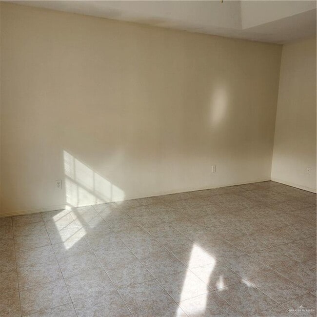 Building Photo - 8 Gastel Cir