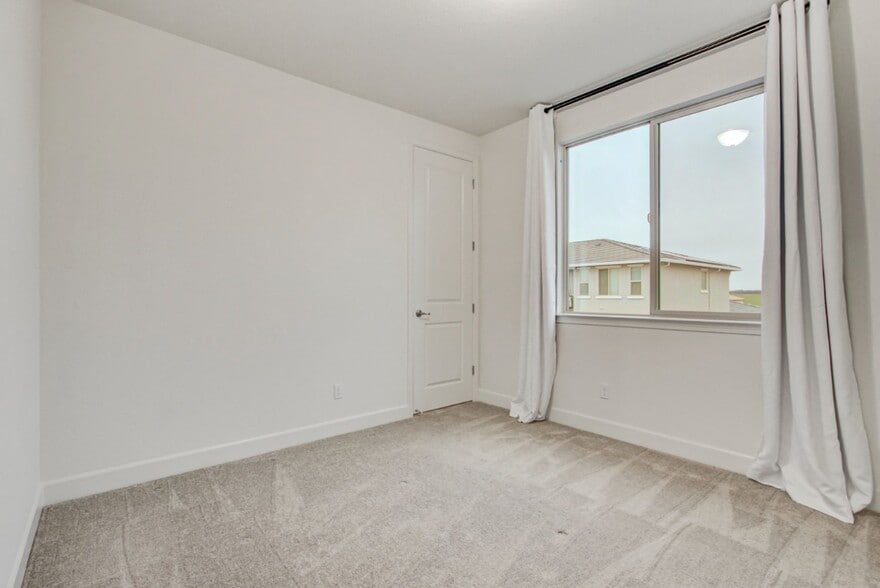 Bedroom No. 2 w/ walk-in closet - 2008 Gumbinger Pl