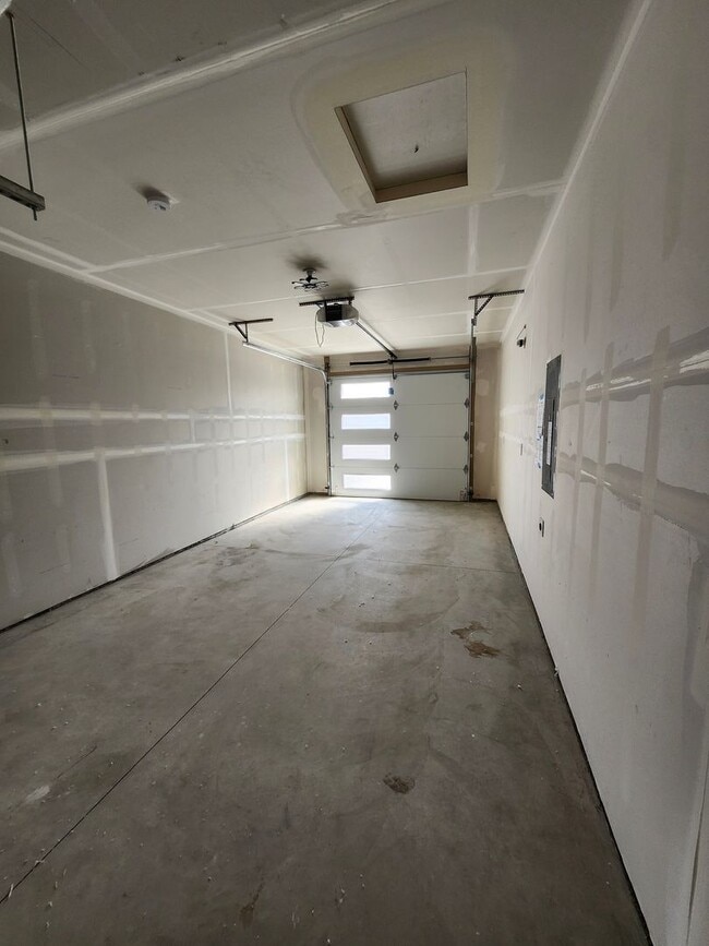 Building Photo - 5305 W Jay St