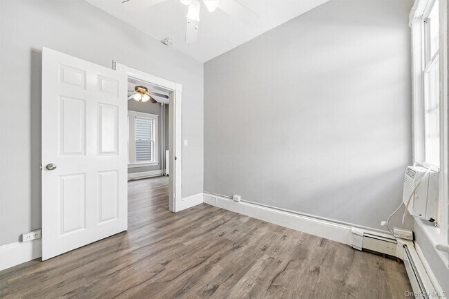 Building Photo - 17 Lawrence Ave