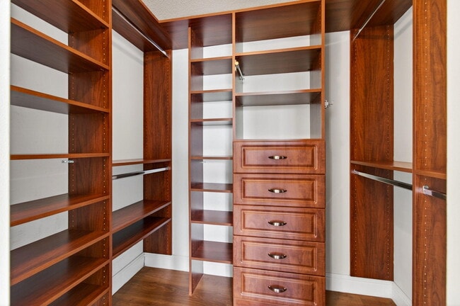 Building Photo - 157 Yacht Club Way