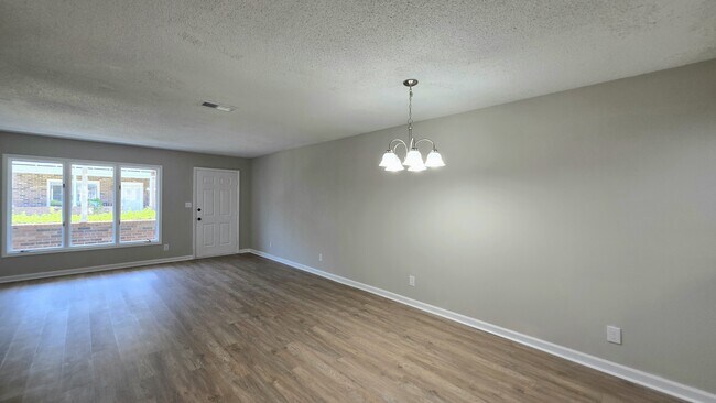 Building Photo - 409 Garden Dr