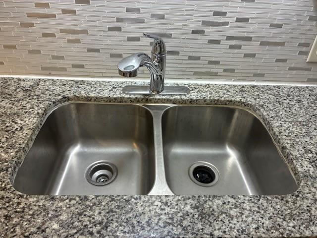 Building Photo - 425 S Oak St