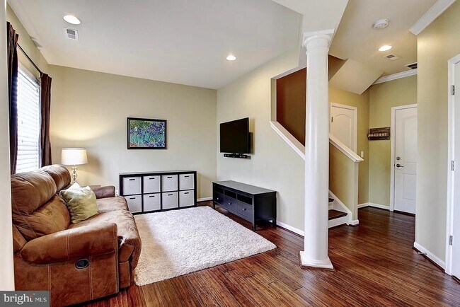 Building Photo - 43893 Eastgate View Drive