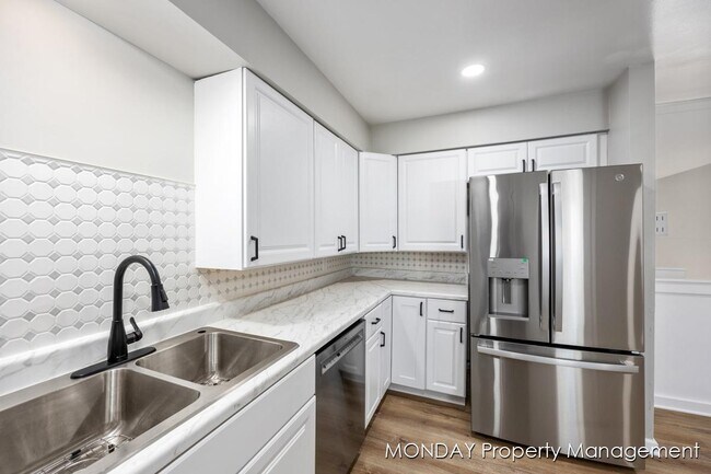 Building Photo - 945-947 Lancashire Ct SE