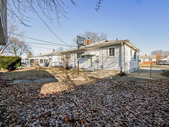 Building Photo - AVAILABLE NOW! Beautifully Updated 3-Bedroom Home with High-End Finishes!