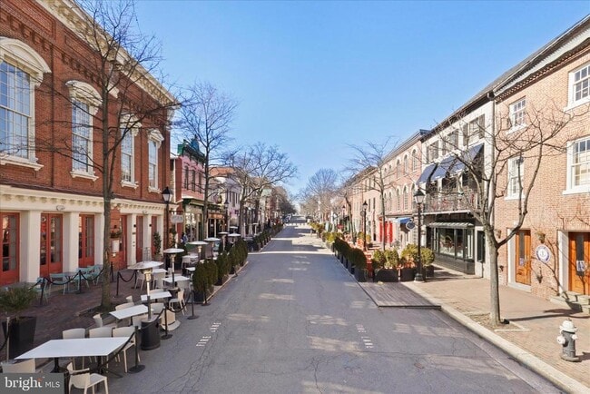 Building Photo - 441 Old Town Ct