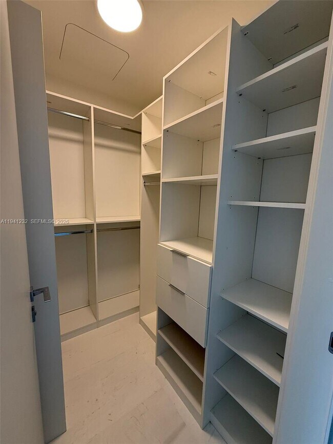 Building Photo - 300 Biscayne Blvd Way