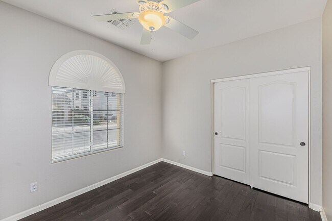 Building Photo - 2058 E Flint St