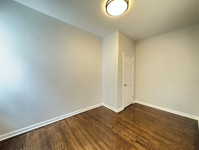 Building Photo - 5334 W Stiles St