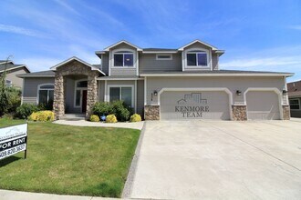 Building Photo - 4 Bedroom, 2.5 Bath + an Office Home in Richland