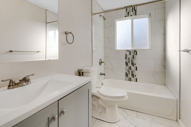 Building Photo - 3919 Tennyson Ave