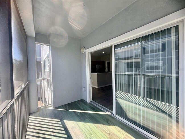 Building Photo - 2424 Grand Central Pkwy