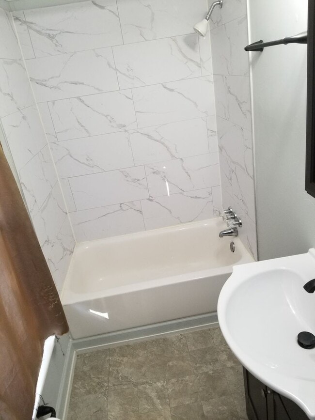 Building Photo - 224 W North St