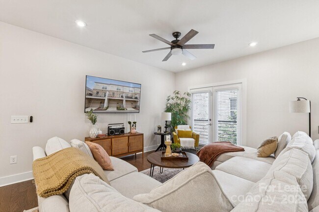 Building Photo - 12106 Brooklyn Ave