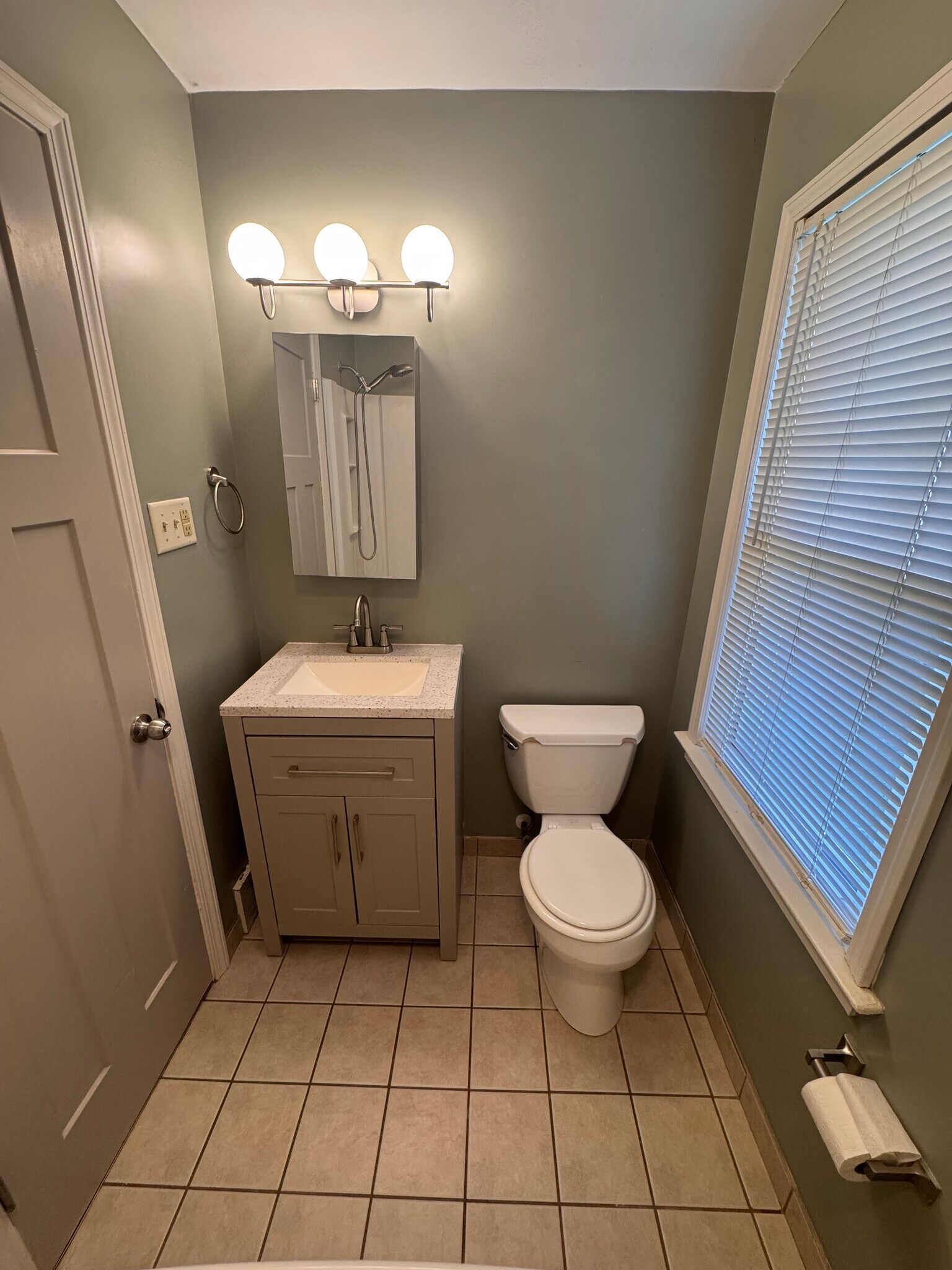 Building Photo - 412 Adams Ave