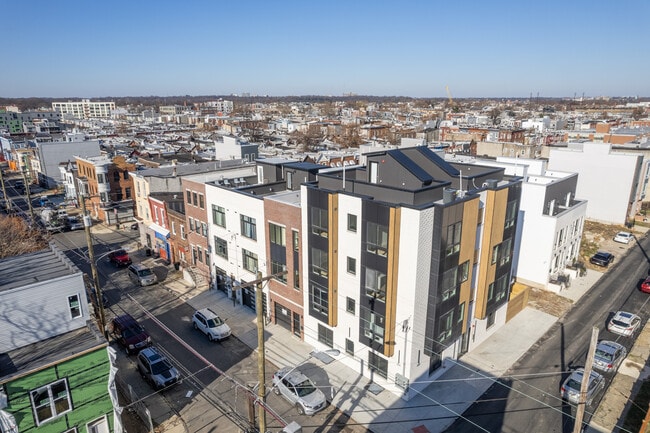 Building Photo - 2731 W Jefferson St