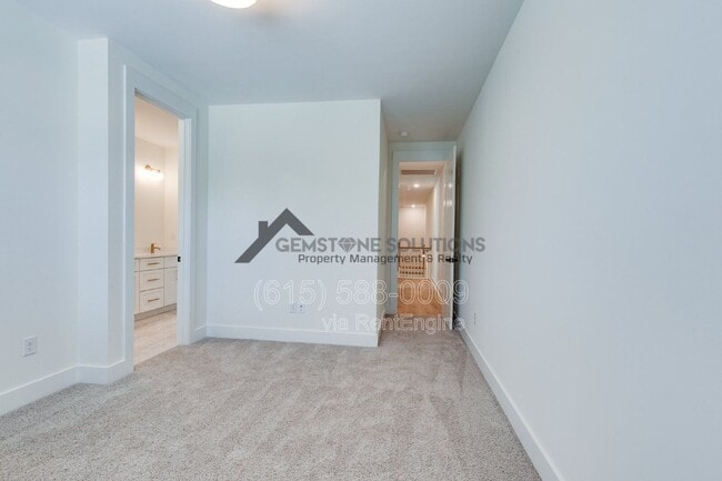 Building Photo - 669 Westboro Dr