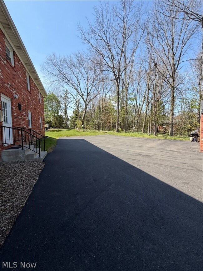 Building Photo - 118 Carter Cir