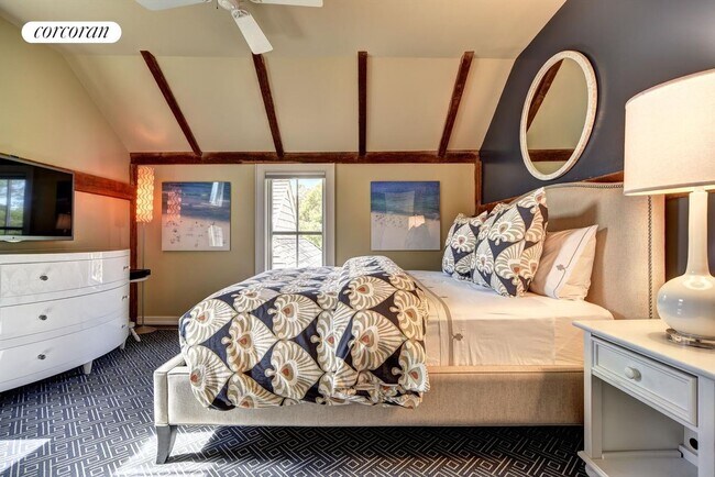 Building Photo - 245 Narrow Ln E