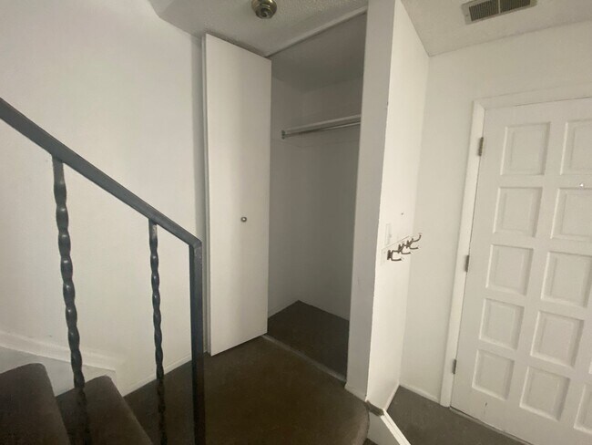 Building Photo - Nice 3 bedroom townhome in Aurora
