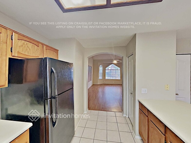 Building Photo - 1022 S Surfside Dr