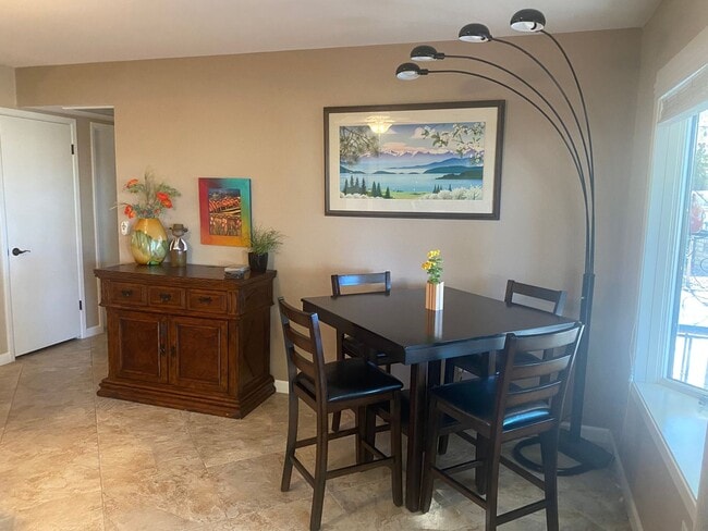 Building Photo - 45+ Active Adult Resort Community Updated Golf Course Property Available APRIL 2026 through Decem...