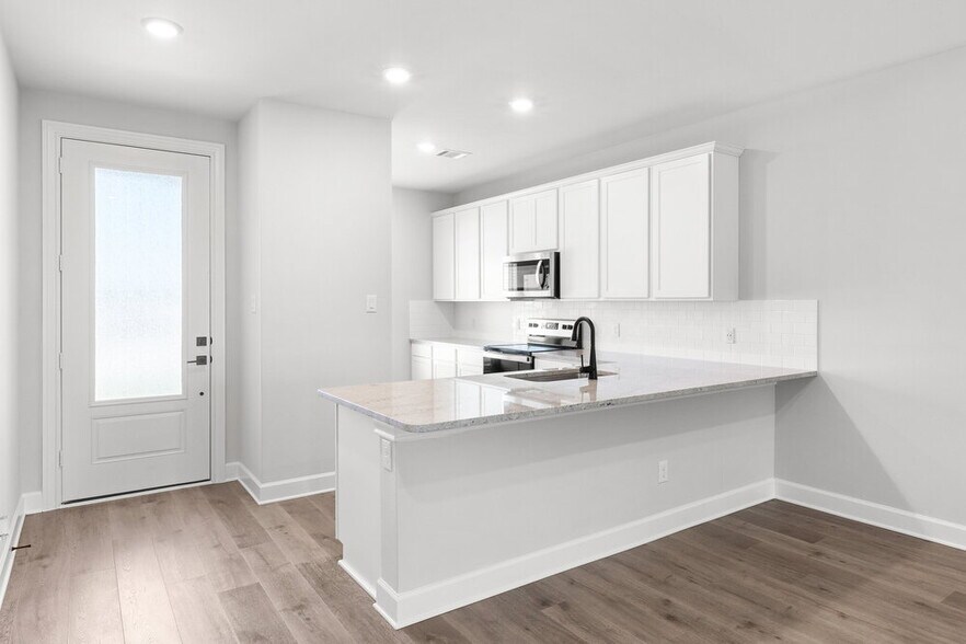 Building Photo - 304 Live Oak Ln