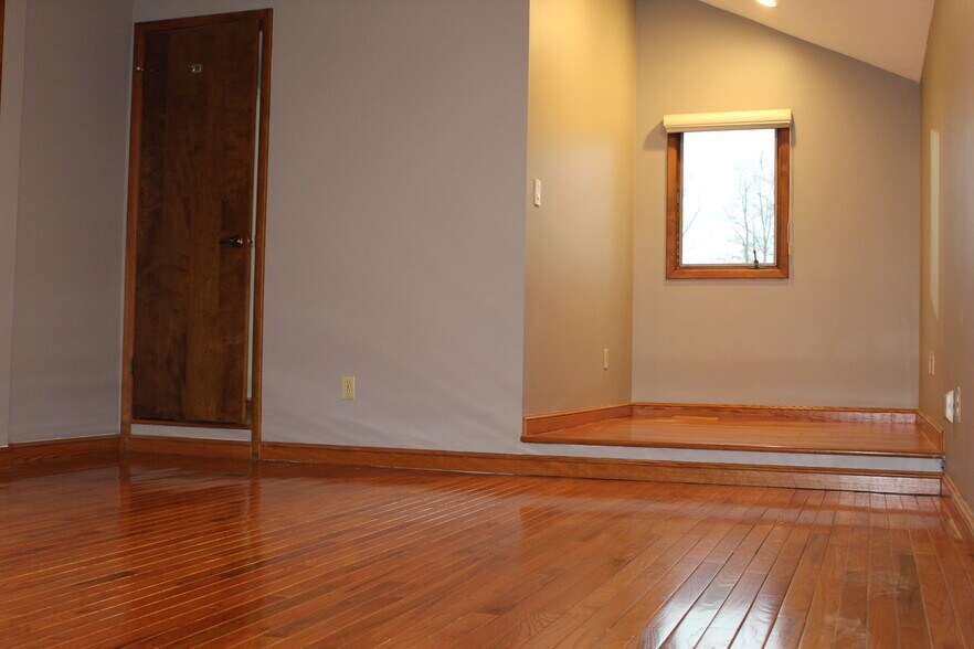 Building Photo - 6235 Sunnywood Dr