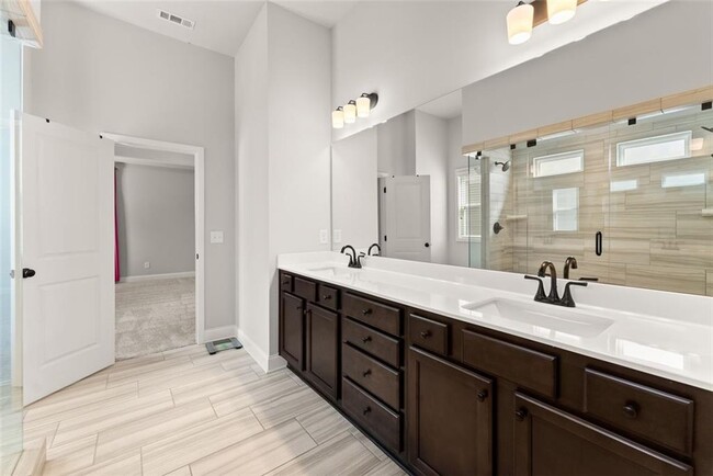 Building Photo - 4656 Silver Oak Dr SW