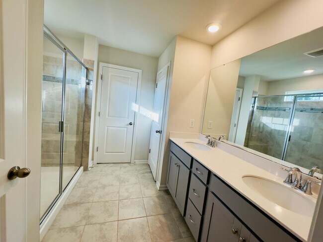 Building Photo - 15115 Moulin Ct Dr