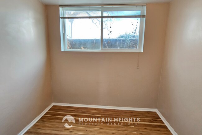 Building Photo - 9889 S Poppy Ln
