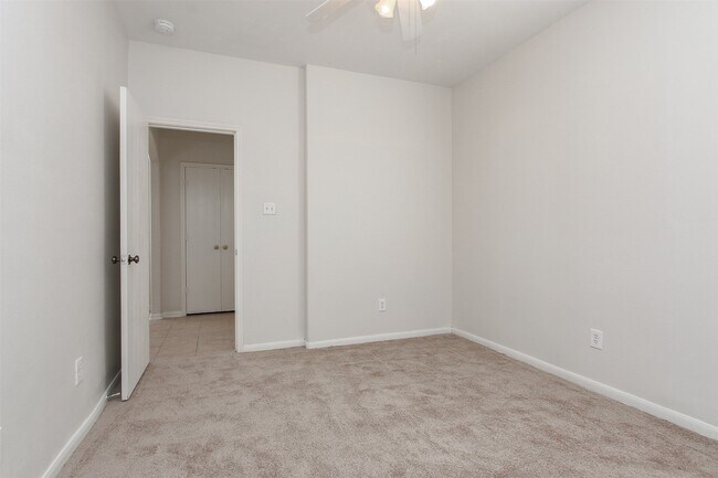 Building Photo - 6103 Menor Crest Dr